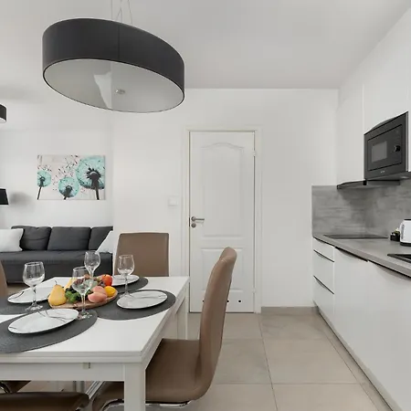 Apartment Port - Obroncow Westerplatte By Solarento